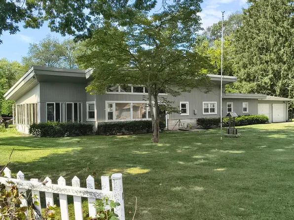 1146 Shady Shores Dr, Niles, MI 49120