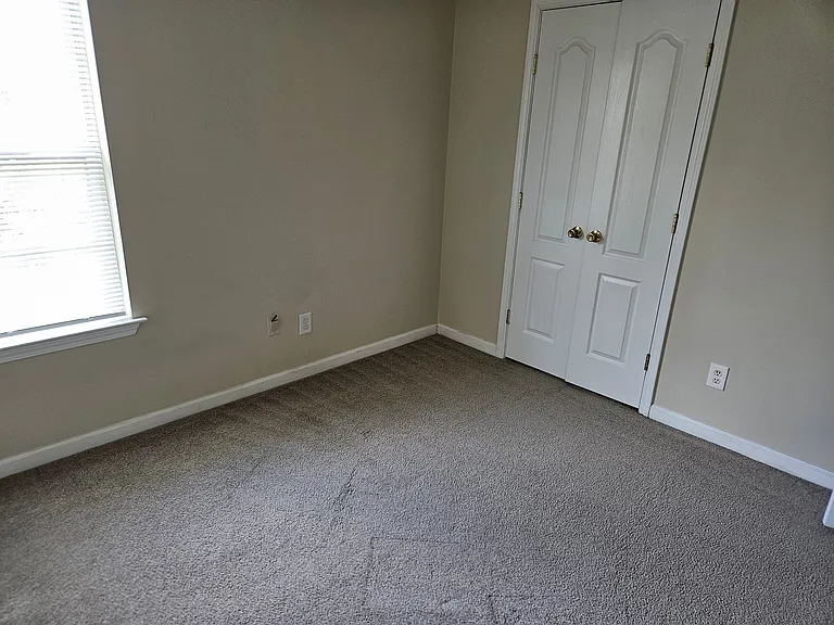 403 Ford Ct — Photo 32