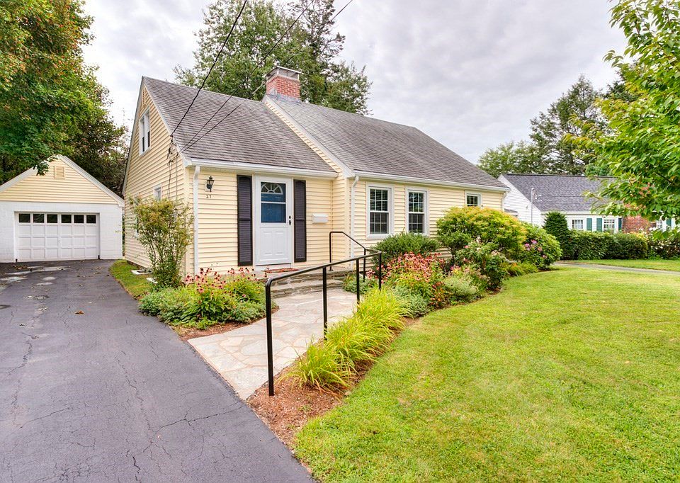 1st image of 27 Mayflower Cir