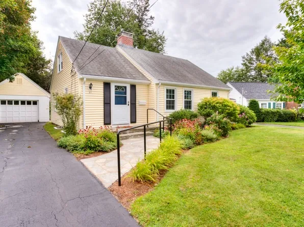 27 Mayflower Cir, Worcester, MA 01606
