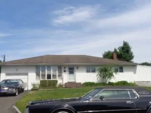 495 Dewitt Ave, North Babylon, NY 11703