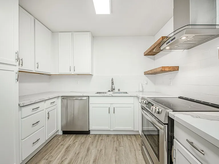672 W Antonio Dr — Photo 6