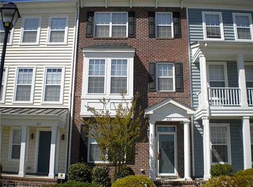 1st image of 221 Tigerlilly Dr
