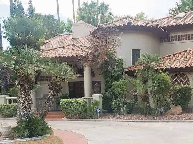 2313 Wimbledon Dr — Photo 2