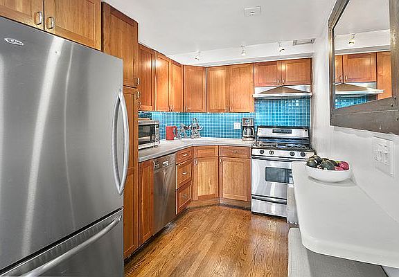 3rd image of 300 E 4th St APT 1C