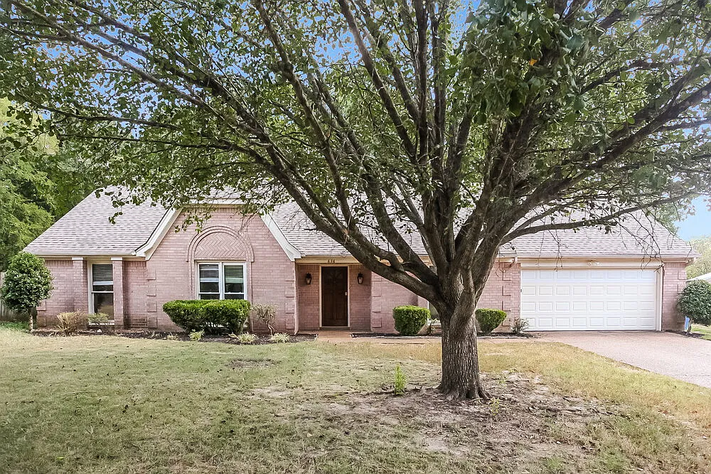 5 bed, 3.0 bath, 2590 sqft, $2,450 — Photo 1