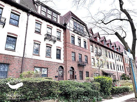 1st image of 164 Burns St #1