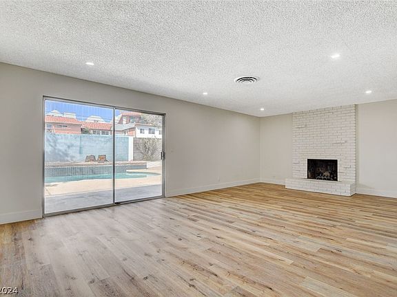 5th image of 4297 Greenhill Dr