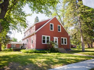 410 E 2nd St, Morris, MN 56267