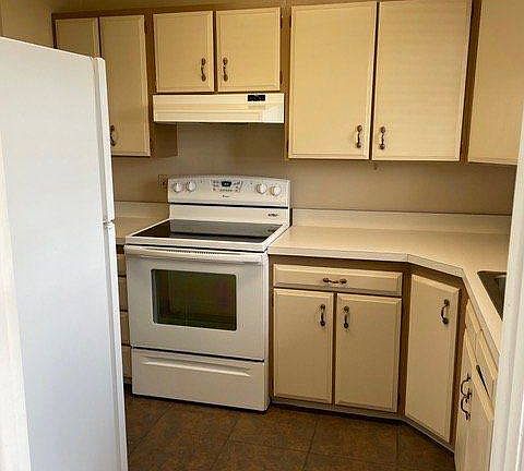 2nd image of 845 Avenue D APT 3