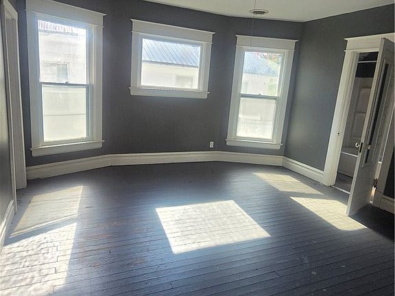 4th image of 429 Eagle St