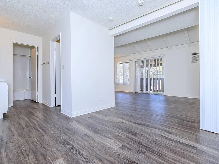 Country Hills Apartment Homes — Photo 17