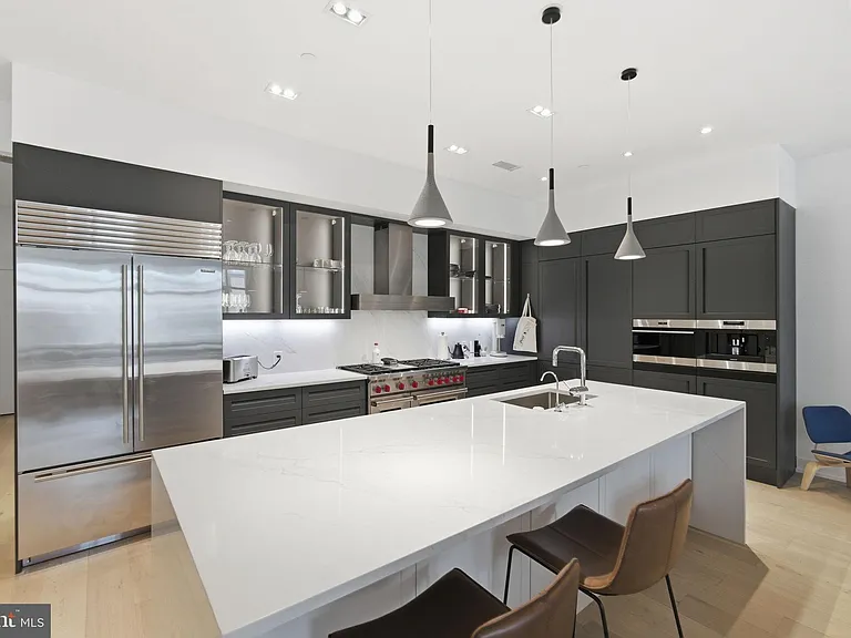 2110 Walnut St #301 — Photo 7