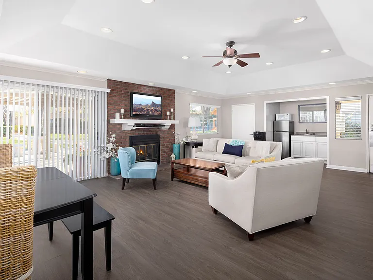 Rosewood Apartments — Photo 11