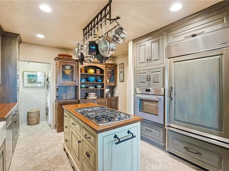 260 High Dr — Photo 10