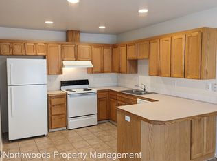 141 S 63rd St, Springfield, OR 97478