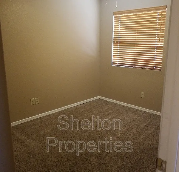 6822 W Louise Dr — Photo 6