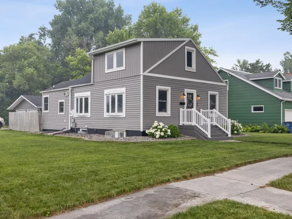 722 15th St N, Moorhead, MN 56560