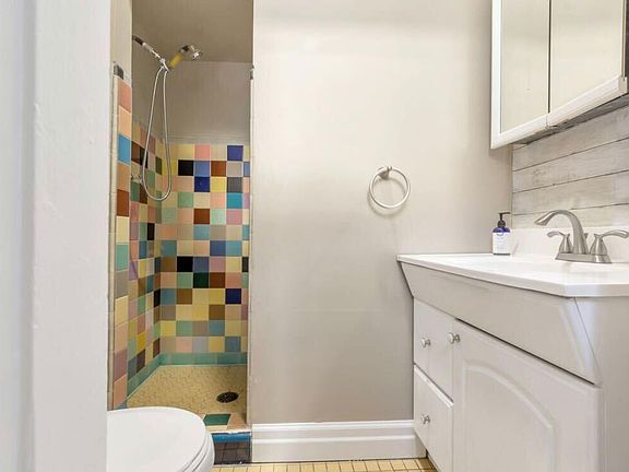 5th image of 661 S Park St #1