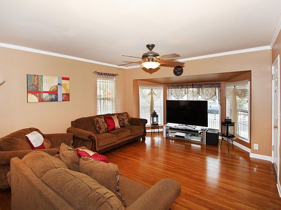3rd image of 215 N Avenue 59