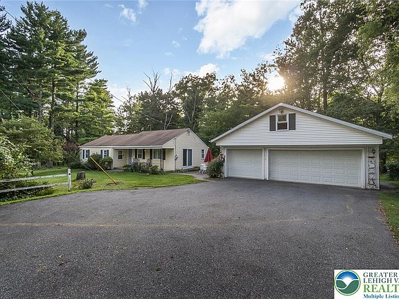 3rd image of 2043 Arndt Rd