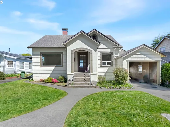 680 S 12th Ct, Coos Bay, OR 97420