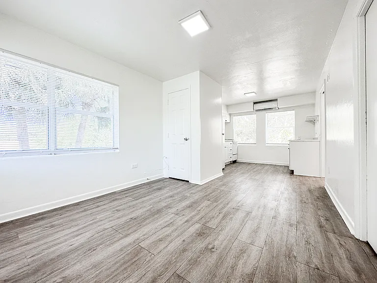 521 S Federal Hwy #6 — Photo 2