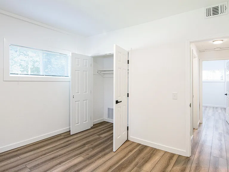 545 Oakview Rd #1 — Photo 14