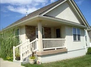 925 SW Woodbridge Ct, Topeka, KS 66606