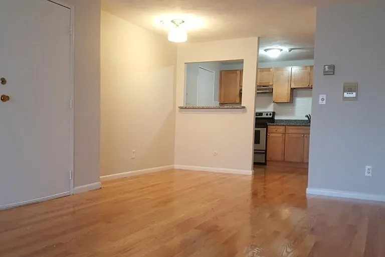 54 Elmwood Park #2D — Photo 2