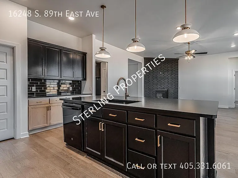 16248 S 89th East Ave — Photo 13