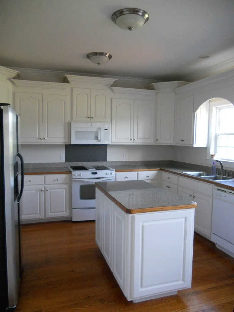 409 Pointe Drive — Photo 2