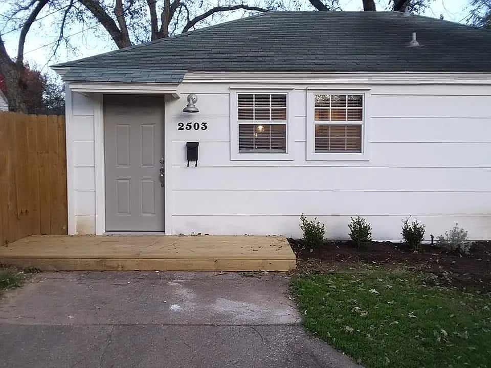 2503 Duval St