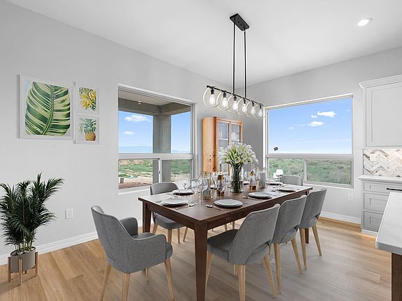 5th image of 512 2nd St NE