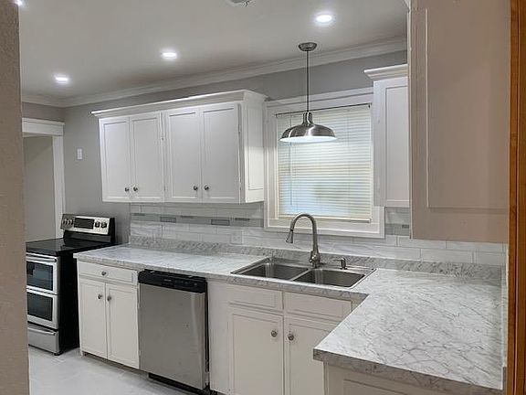 5th image of 411 N Park St