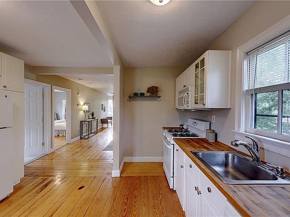5th image of 107 Chapin Ave #3