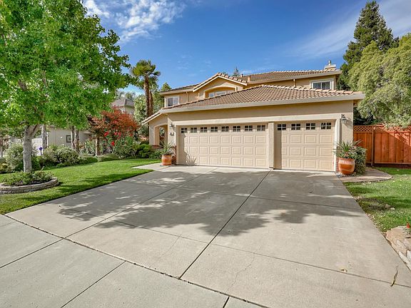 3rd image of 385 Yellowstone Dr