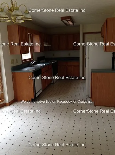 3 bed, 2.0 bath, 1101 sqft, $1,395 — Photo 2
