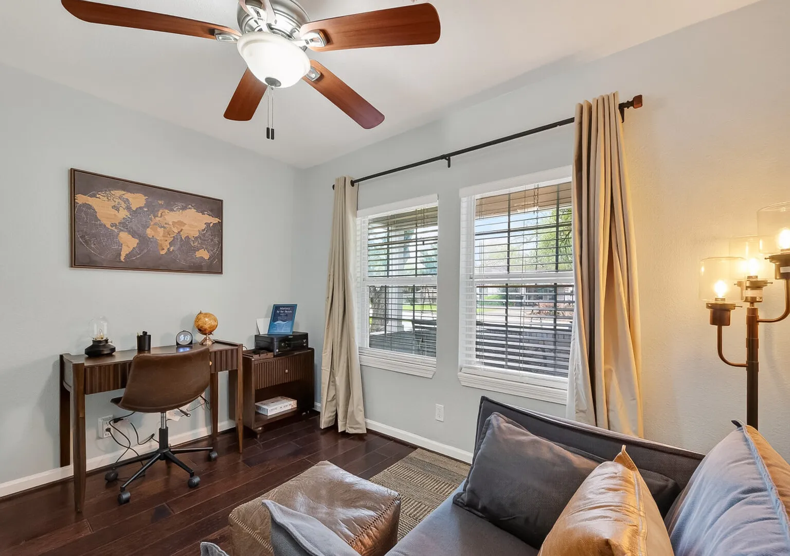 Houston Home Near NRG Sleeps 6 — Photo 3