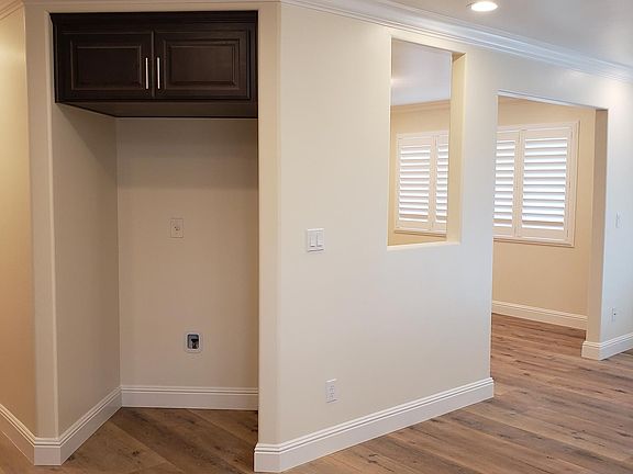 4th image of 233 E Laguna Dr