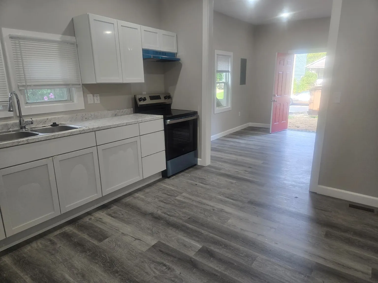 1525 Locust St — Photo 2
