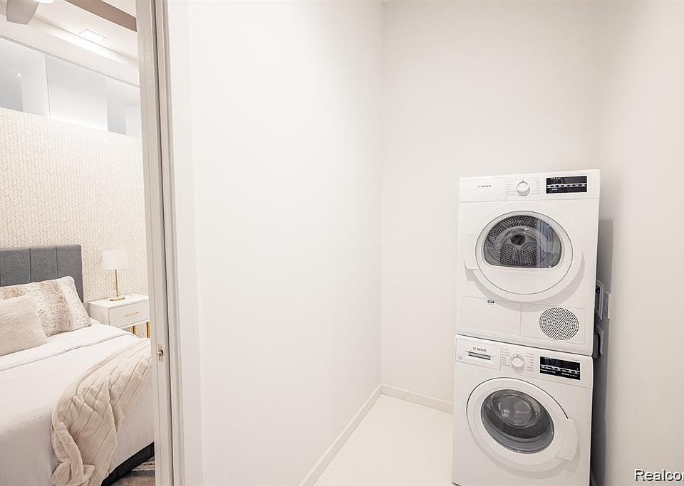 400 S Old Woodward Ave Unit 209, photo 8