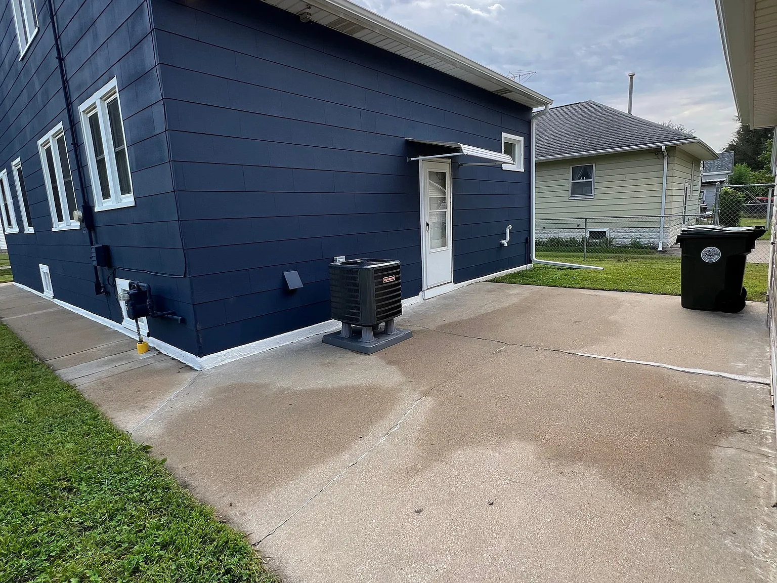 3 bed, 1.0 bath, 1100 sqft, $900 — Photo 4
