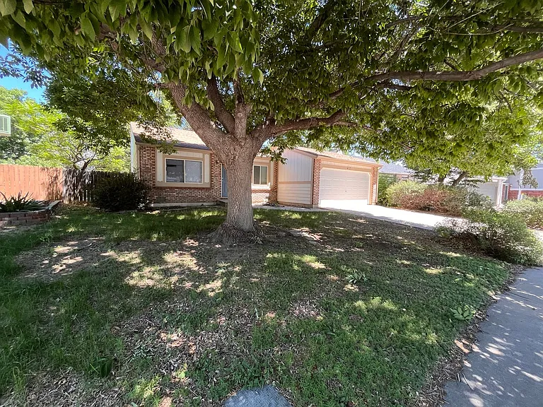 412 Albion Way — Photo 2