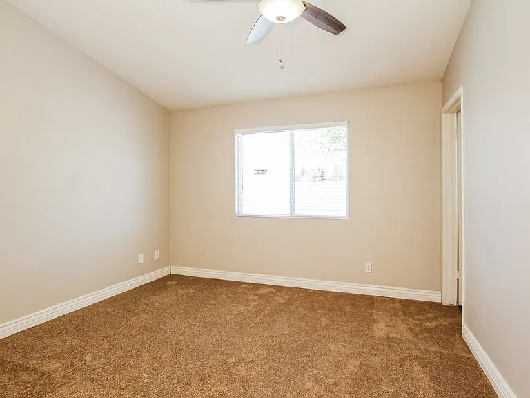 7014 W Canterbury Dr — Photo 9