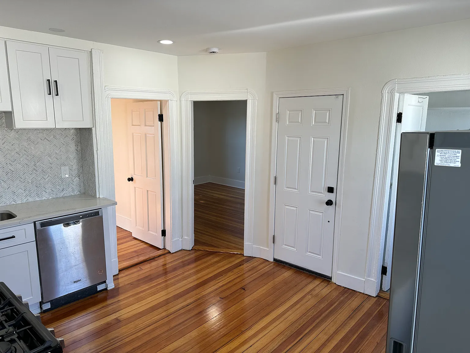 3 bed, 1266 sqft, $3,100 — Photo 3