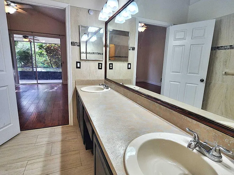 7705 Forest Green Ln — Photo 27