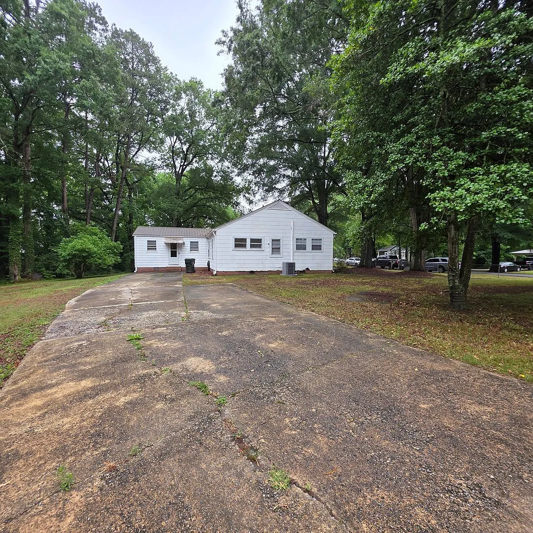 Building Photo - 306 11th St