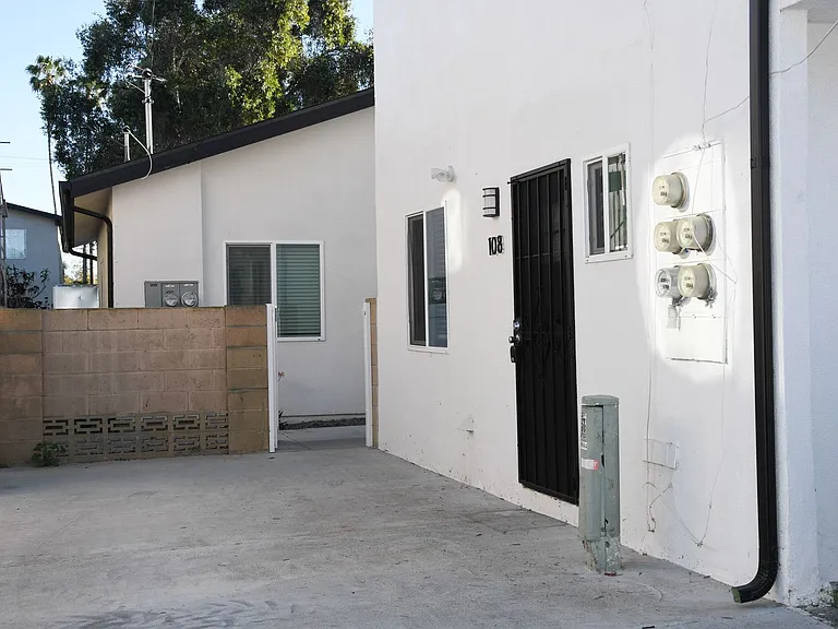994 Valencia St — Photo 30