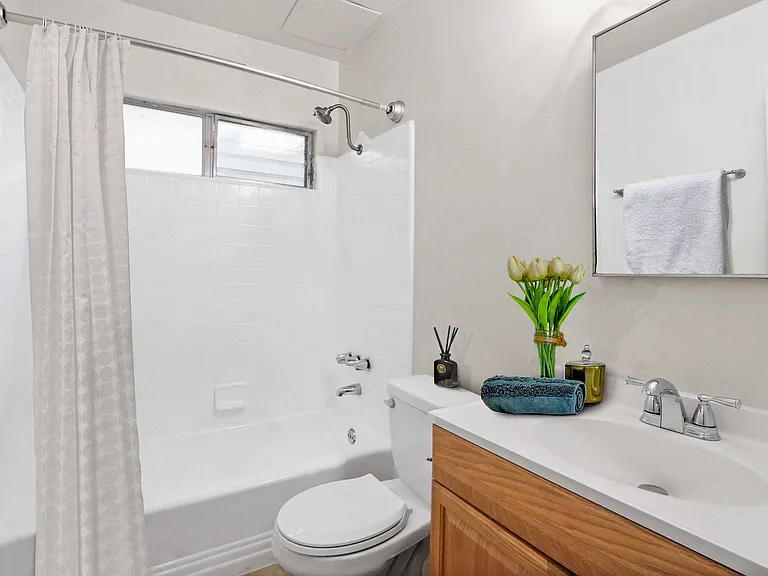 Vinton Apartments — Photo 11